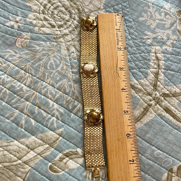 Victorian old carved cameo bracelet I think it’s silver with gold plated overlay - Picture 6 of 17